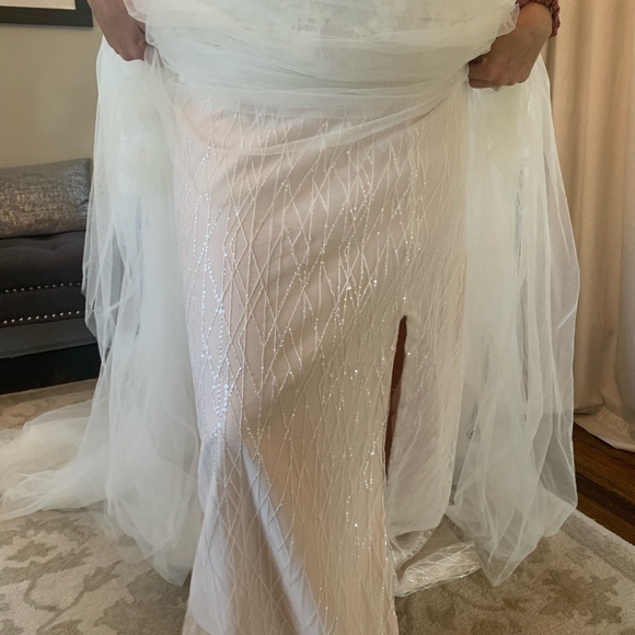 Essence of Australia Wedding Dress - Picture 3 of 8